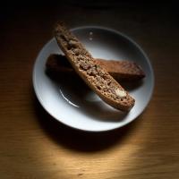 بیسکاتی بادام