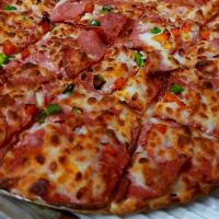 پیتزا پپرونی کلاسیک