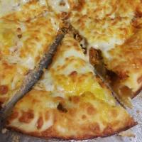 پیتزا مرغ و قارچ دور پنیری آمریکایی (سه نفره)