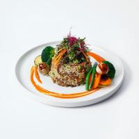 بشقاب رست بيف به همراه برنج قهوه ای و سبزيجات