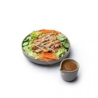 سالاد مرغ دودی با سس کره بادام زمینی