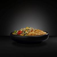 سالاد کینوا با مرغ