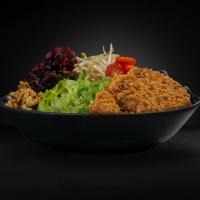 سالاد ویژه با مرغ کریسپی