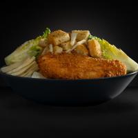 سالاد سزار با فیله مرغ کریسپی