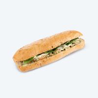 پنینی چندغله مرغ دودی و سس پستو