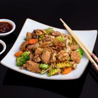 مرغ خرد کرده با گردو و سبزیجات