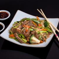 بیف با فلفل دلمه ای و سبزیجات