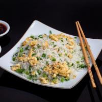 برنج سرخ کرده تخم مرغ و پیازچه