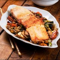 ماهی اویستر سس و سبزیجات