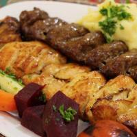 خوراک کباب وزیری ممتاز (با دورچین همراه با سبزیجات فصل)