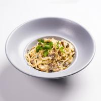 اسپاگتی با سس خامه و قارچ