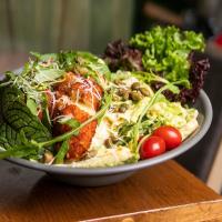 سالاد سزار با مرغ سوخاری