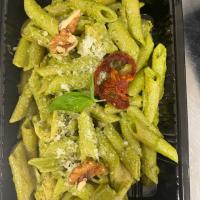 پاستا با سس پستو