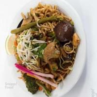 نودل ژاپنی سبزیجات با فلفل سیاه