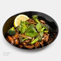 بیف با ریحان و سبزیجات