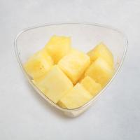 کاسه آناناس اسلایس شده