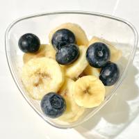 کاسه موز و بلوبری