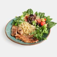 نودل با فیله مرغ و سبزیجات