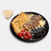 سالاد سزار با فیله مرغ گریل