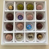 شکلات دست ساز 16 عدد