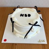 کیک پاپیون مشکی