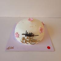 کیک سفید گل صورتی