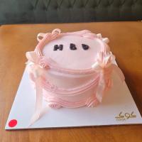 کیک پاپیون صورتی