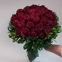 دسته گل رز قرمز شماره ۳