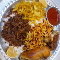 زرشک پلو با مرغ سرخ شده (سینه)