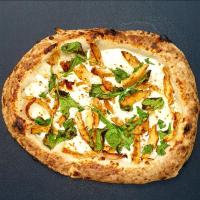 پیتزا مرغ و اسفناج ایتالیایی