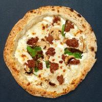 پیتزا گوشت و قارچ ایتالیایی