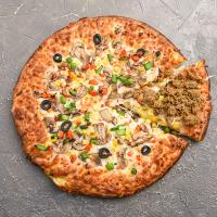 پیتزا قارچ و گوشت آمریکایی