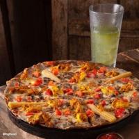 پیتزا مرغ کاری خانواده