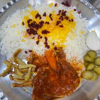 زرشک پلو با ران مرغ سس پز