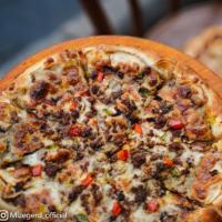 پیتزا گوشت و قارچ