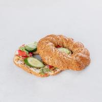 سیمیت نان و پنیر و گردو و ریحان