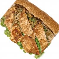 ساندویچ مرغ گریل با سس پستو