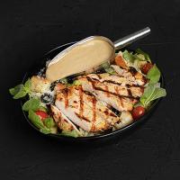 سالاد سزار با مرغ گریل شده