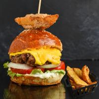 چدار لاورز برگر (با سیب زمینی)