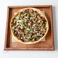 پیتزا گوشت و قارچ آمریکایی