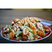 سالاد سزار با مرغ سوخاری