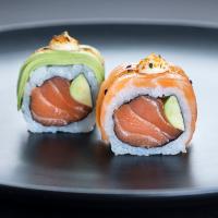 سوشی سالمون آووکادو رول