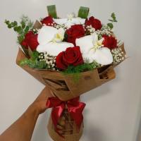 دسته گل رز وارکیده