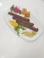 خوراک کباب کوبیده (سه سیخ)