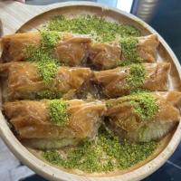 کارامل نیم دایره پسته