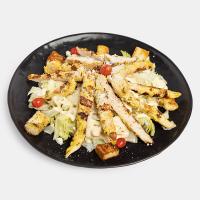 سالاد سزار با فیله مرغ گریل