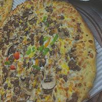 پیتزا گوشت و قارچ ایتالیایی