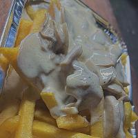 سیب زمینی سرخ شده با سس قارچ