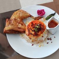 زرشک پلو با مرغ سرخ کرده مخصوص