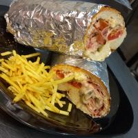 ساندویچ ژامبون گوشت و مرغ مخصوص تنوری